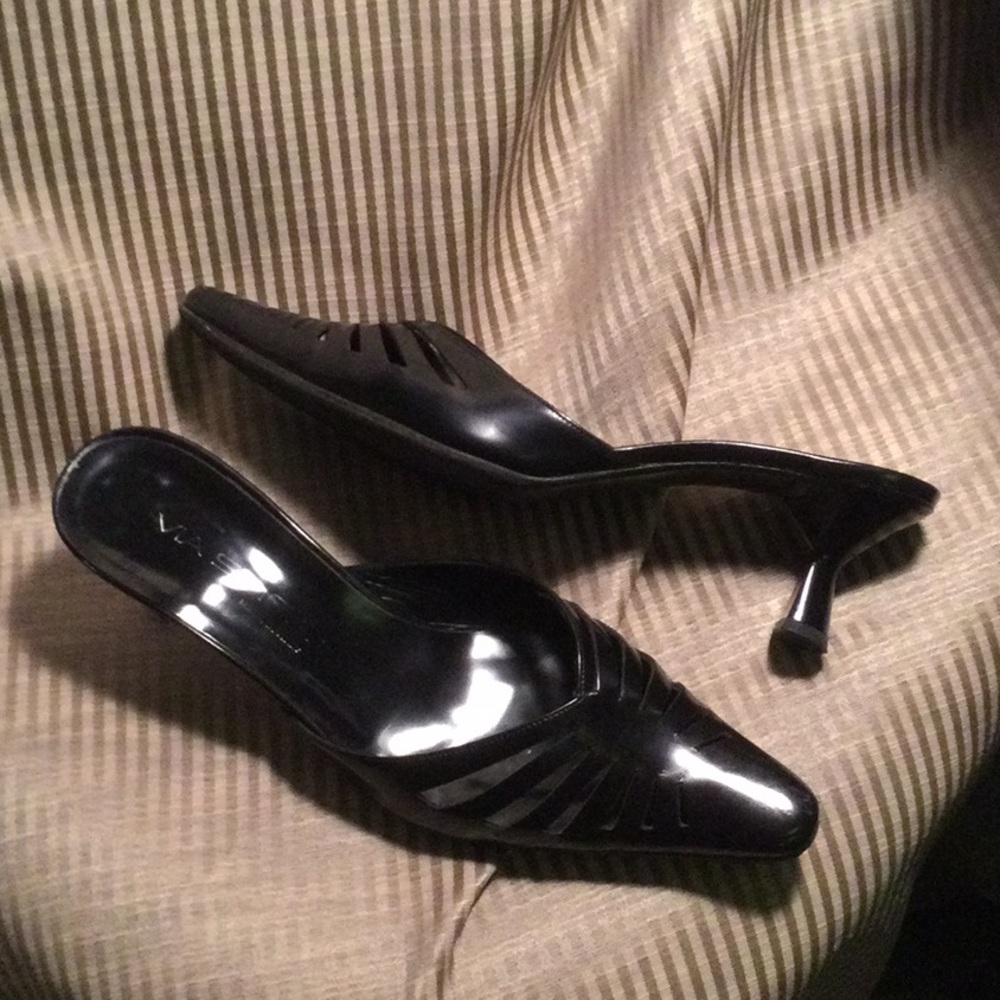 Via Spiga slides